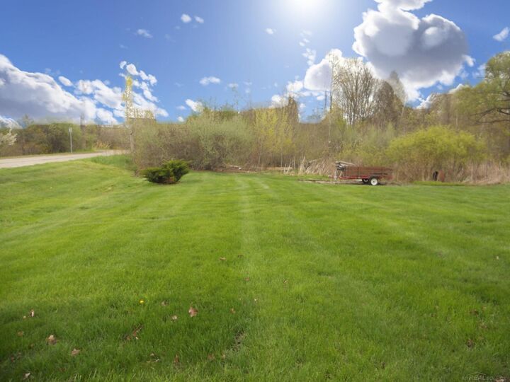Property Photo:  10690 Oxbow Heights Drive  MI 48386 