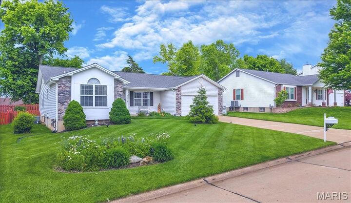 Property Photo:  1004 N Brampton Drive  MO 63304 