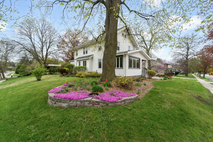 Property Photo:  1115 E Racine Ave 1117  WI 53186 