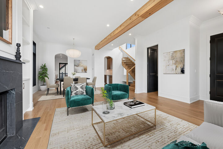 Property Photo:  2214 W Oakdale Avenue  IL 60618 