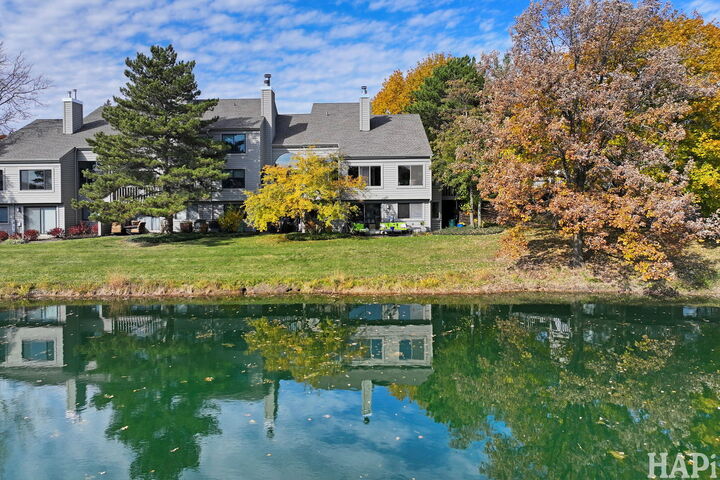 Property Photo:  897 Longmeadow Court 1044  IL 60010 