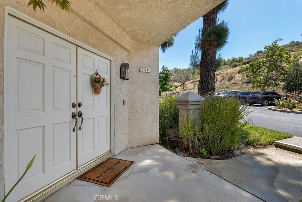 Property Photo:  272 Fieldstone Way A  CA 93065 
