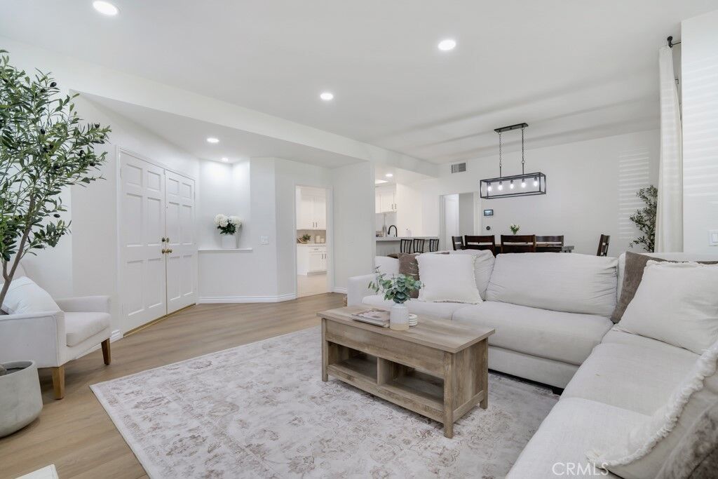 Property Photo:  272 Fieldstone Way A  CA 93065 