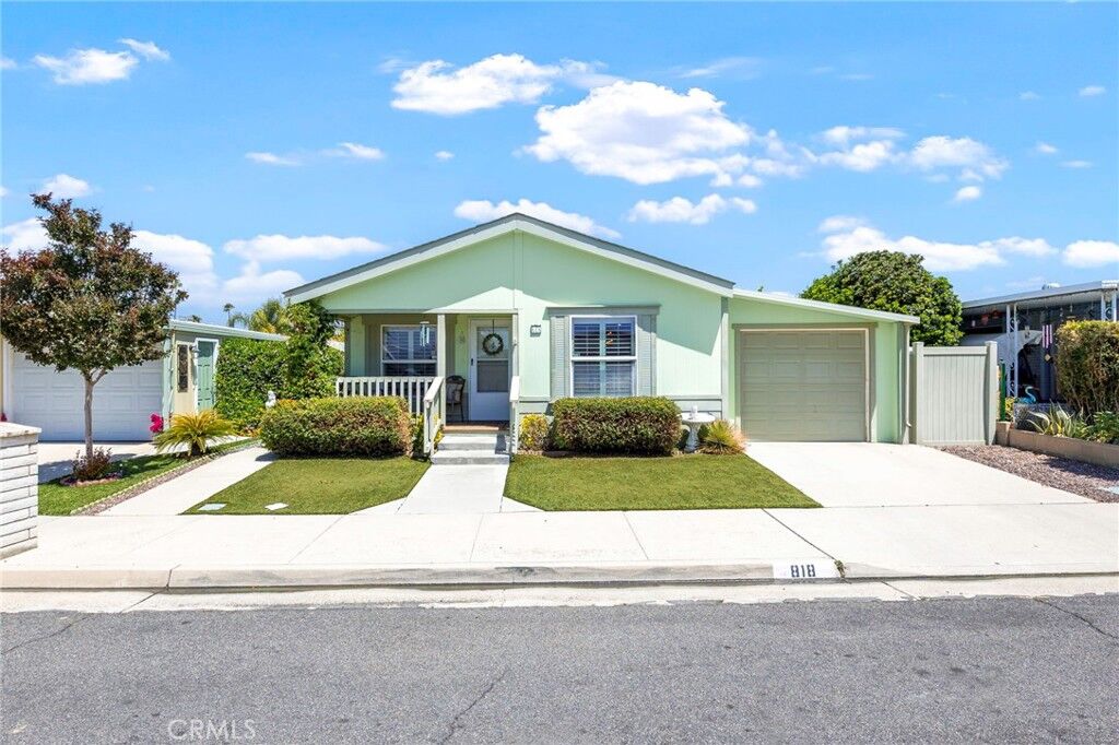 Property Photo:  818 Portola  CA 92543 