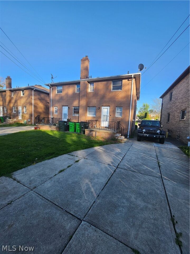 Property Photo:  20207 Lake Shore Boulevard  OH 44123 