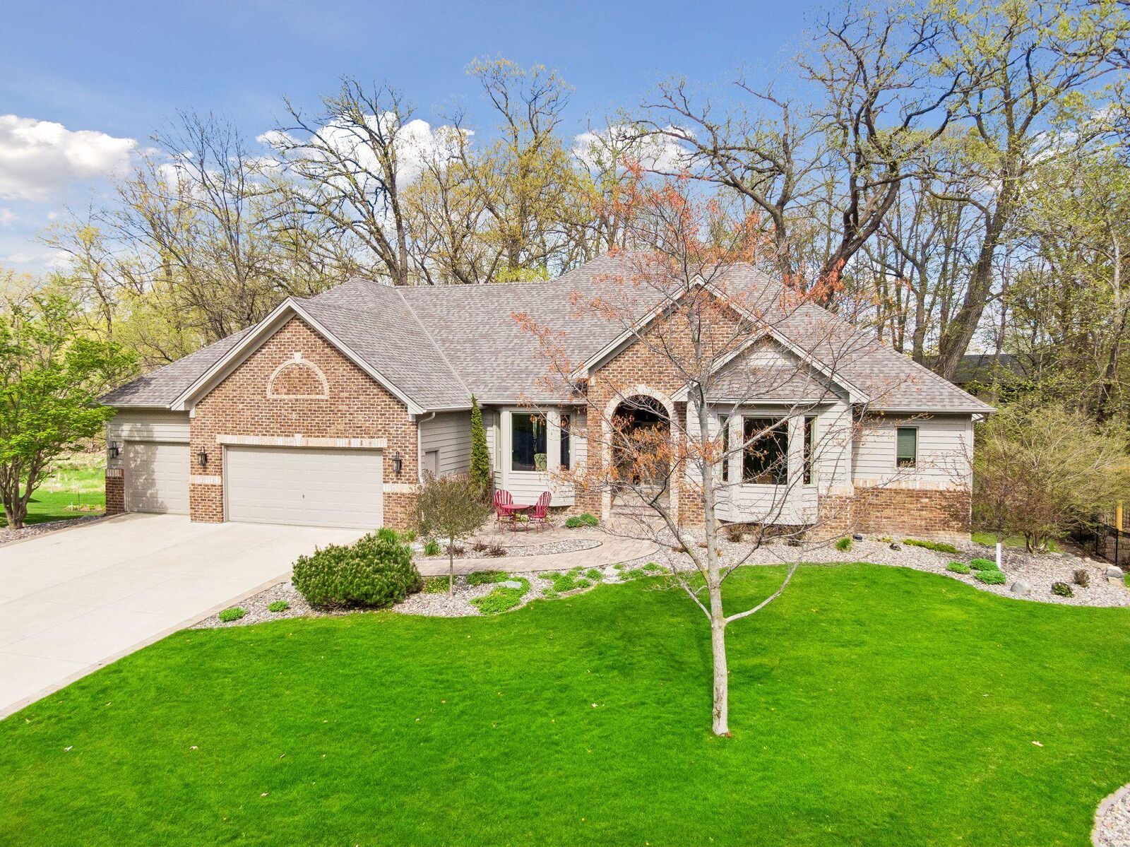 Property Photo:  2865 Autumn Woods Drive  MN 55318 
