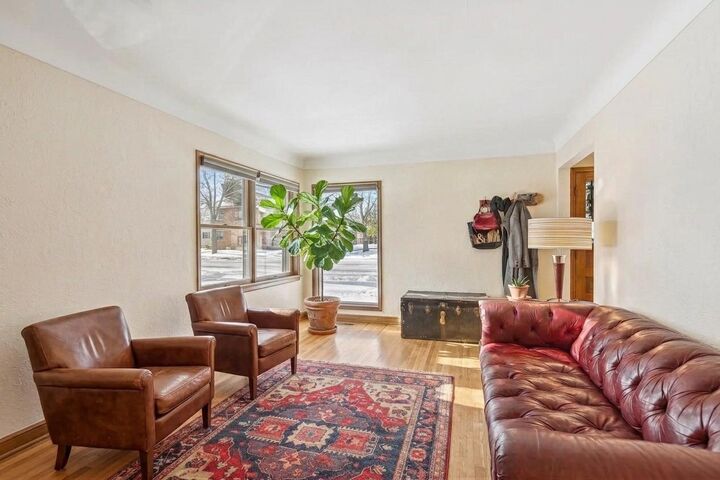 Property Photo:  711 Grandview Avenue W  MN 55113 