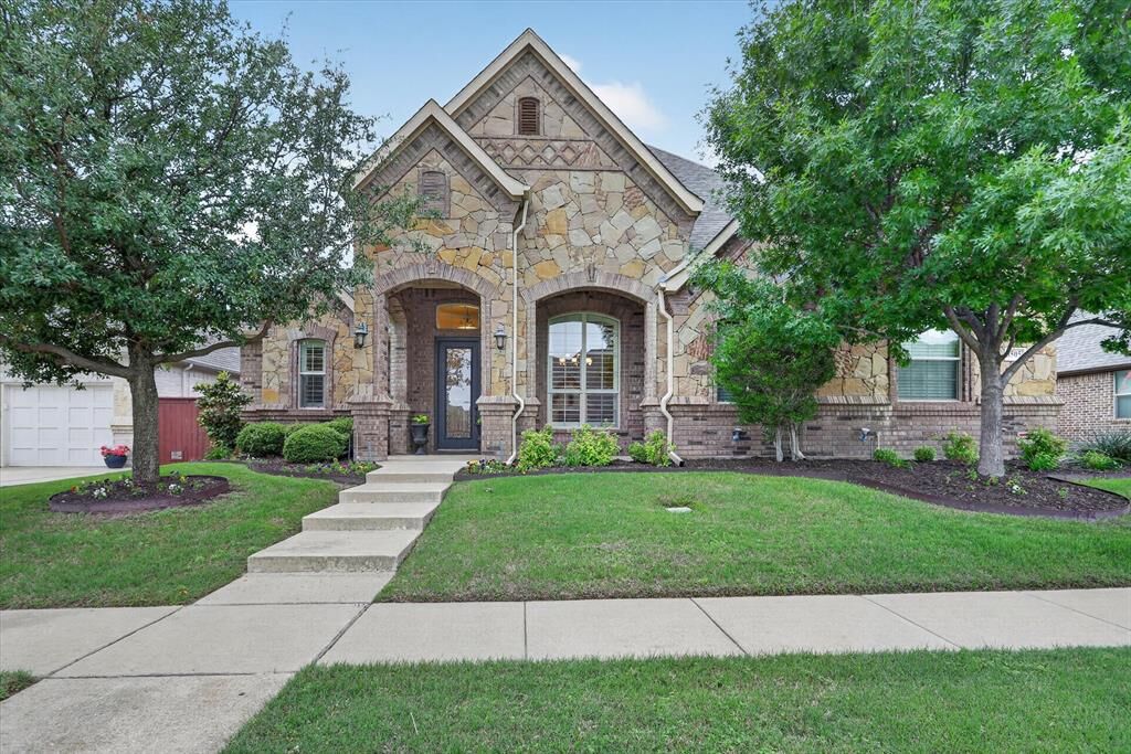 Property Photo: 6505 Stone Creek Drive TX 76182