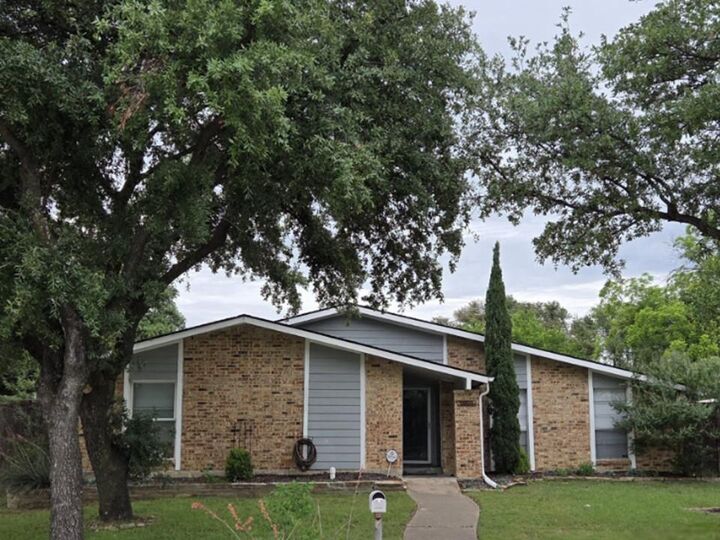 Property Photo:  1901 Paxton Drive  TX 75007 