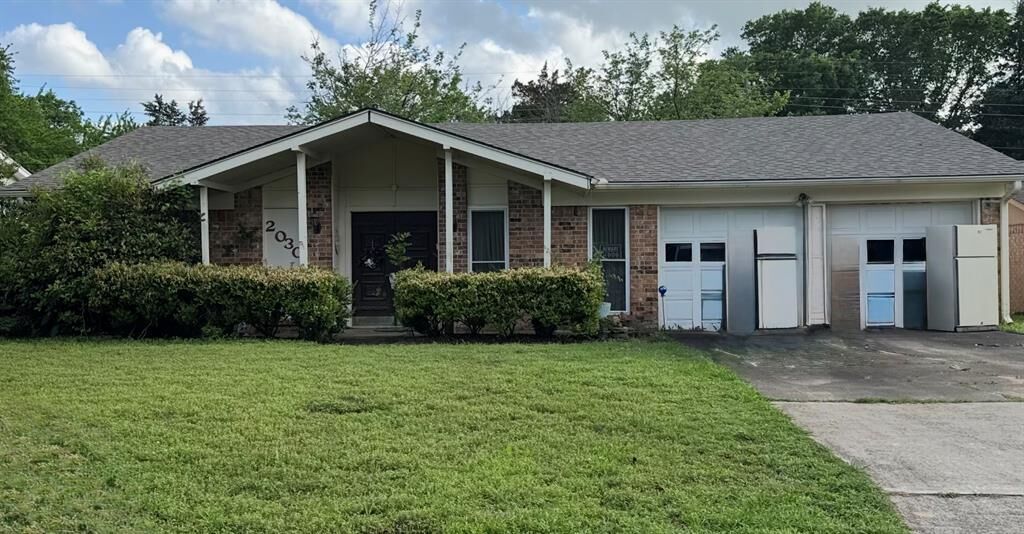 Property Photo:  2030 Sycamore Street  TX 75460 