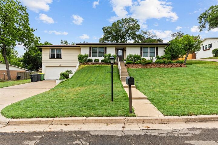 Property Photo:  420 Brookwood Drive  TX 76712 