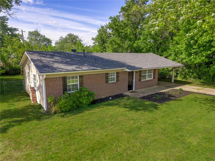 Property Photo:  2101 Sycamore Place  AR 72762 