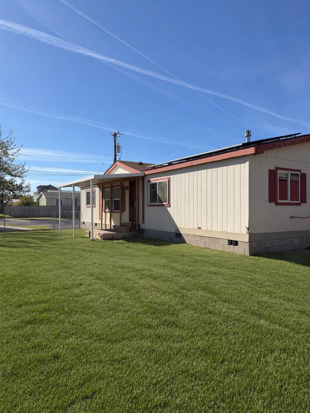 Property Photo:  105 N Willow Street  OR 97633 