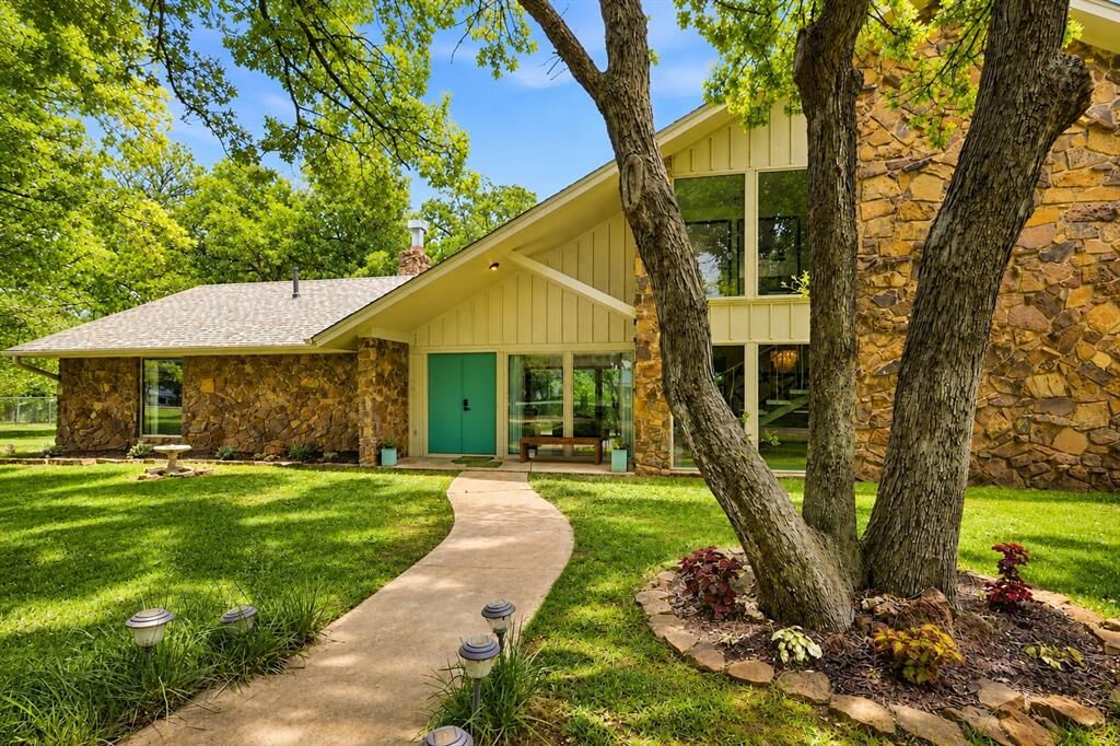 Property Photo: 2904 Arrowhead Drive OK 73013