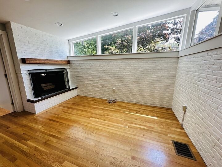 Property Photo:  6 Cushing 6  MA 01945 