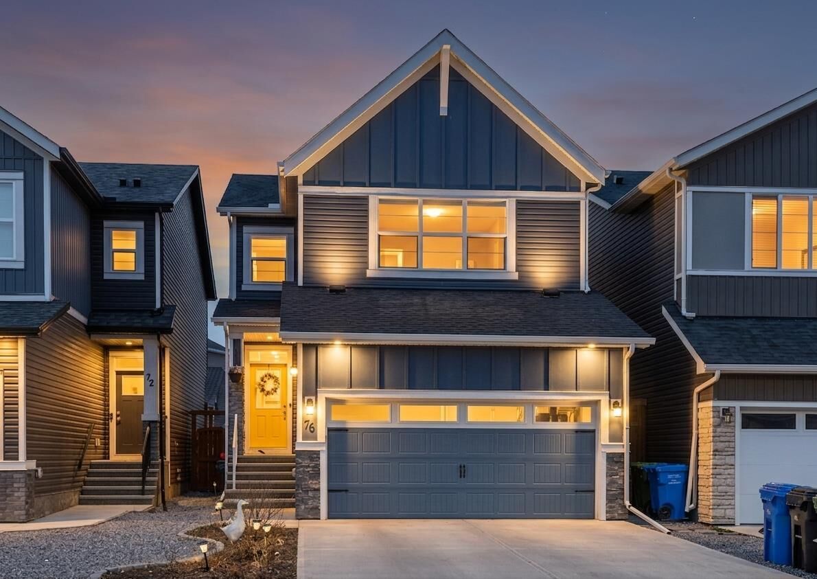 Property Photo:  76 Carringsby Avenue NW  AB T3P 1R9 