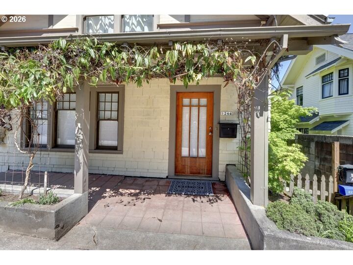 Property Photo:  1244 Grand Ave  OR 97103 