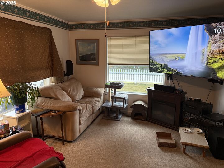 Property Photo:  1021 4th Ave  OR 97138 