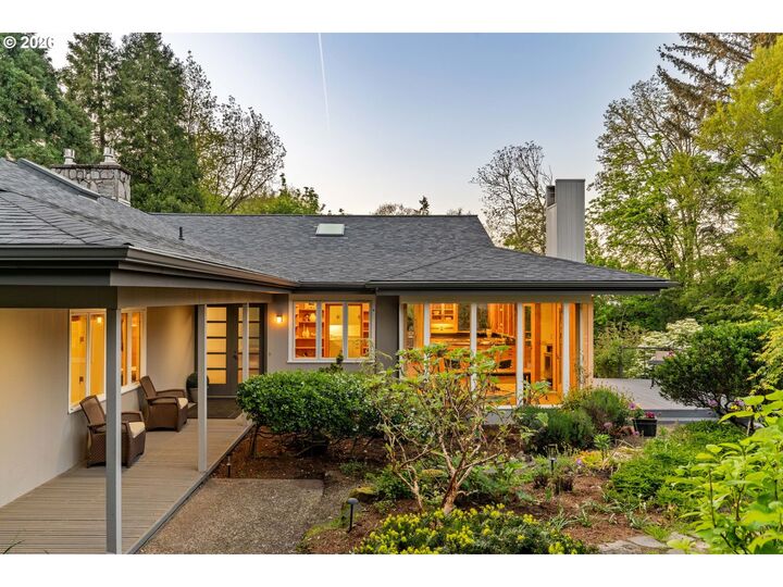 Property Photo:  2415 Fairmount Blvd  OR 97403 
