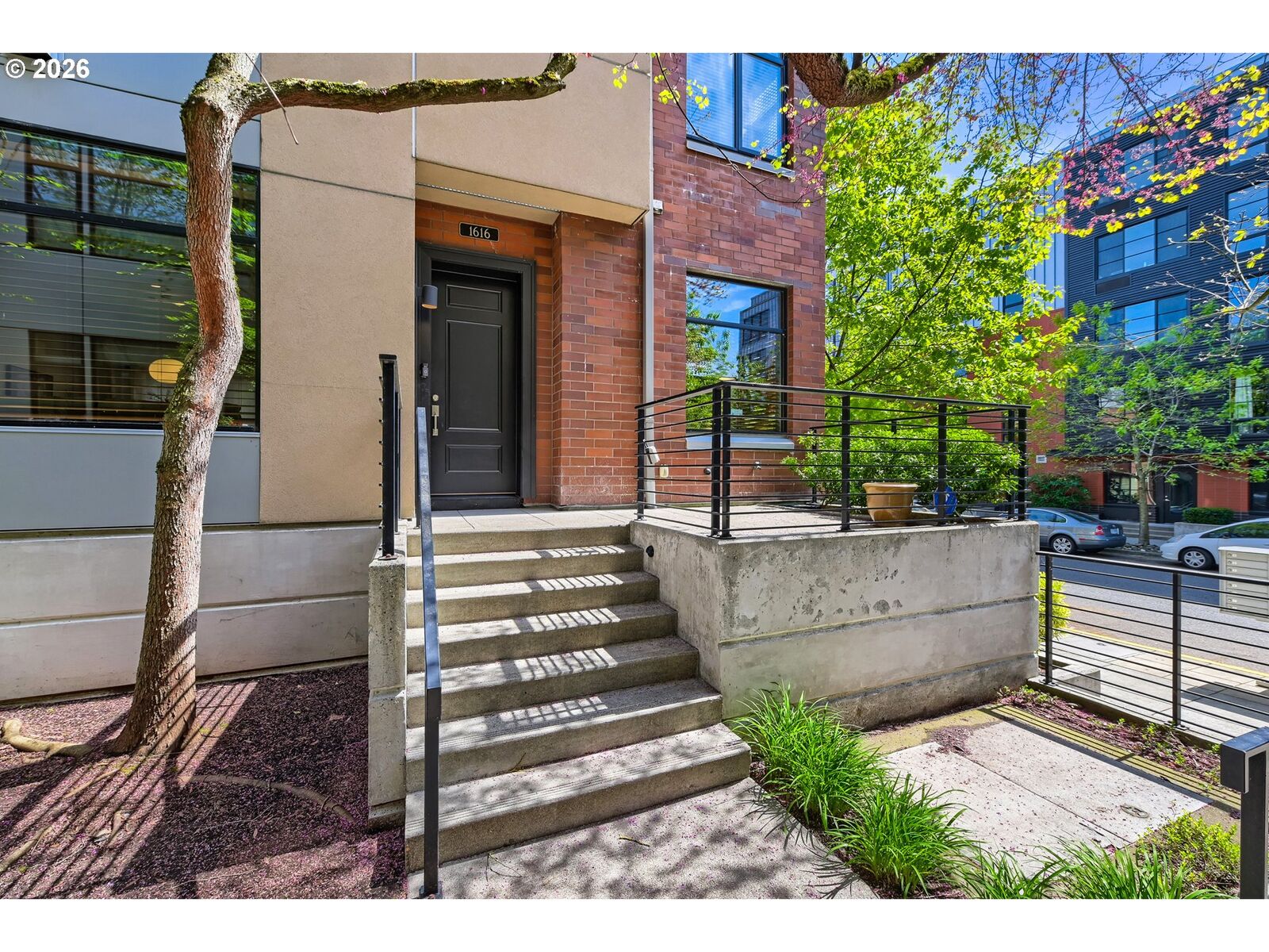 Property Photo:  1616 NW Riverscape St  OR 97209 