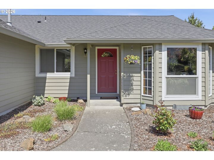 Property Photo:  10727 SE Rex St  OR 97266 