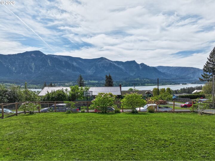 Property Photo:  241 NE Shepherd Ave  WA 98648 