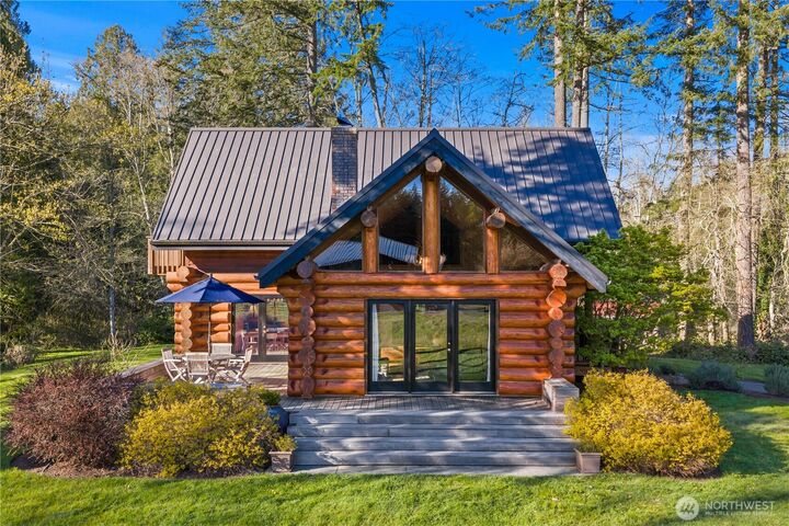 Property Photo:  7200 NE Day Road W  WA 98110 