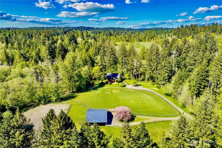 Property Photo: 7200 NE Day Road W WA 98110