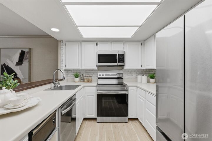 Property Photo:  401  100th Avenue NE 209  WA 98004 