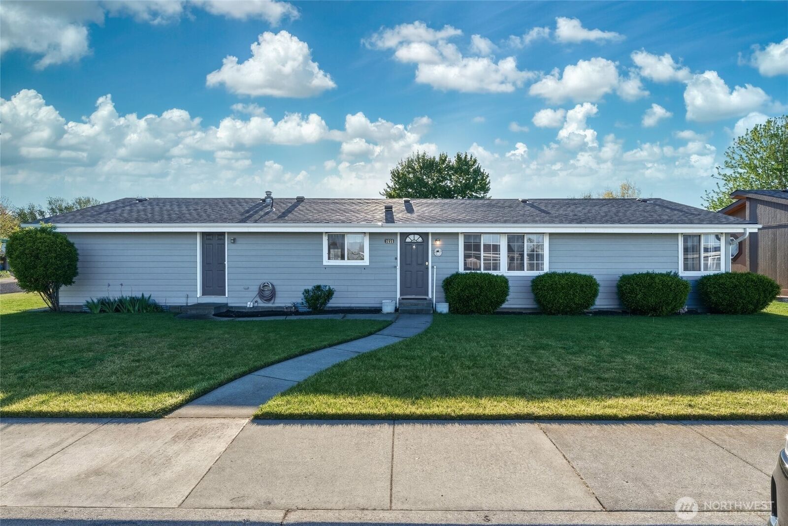 Property Photo:  1655 SE Hickory Court  WA 99324 