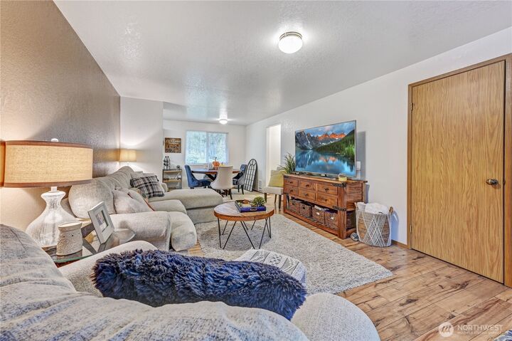 Property Photo:  22423  95th Avenue SE B  WA 98077 
