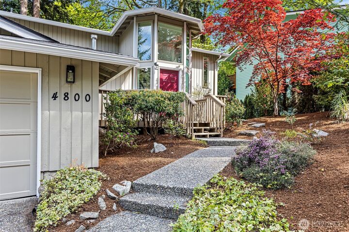Property Photo:  4800  152nd Place SE  WA 98006 