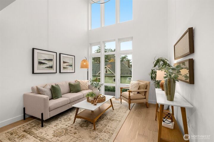 Property Photo:  222 D  10th Avenue E  WA 98102 