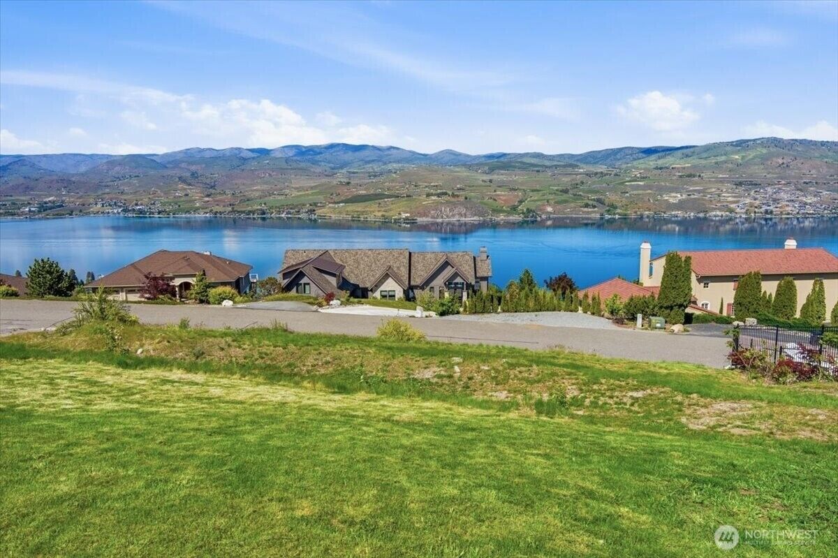 Property Photo:  145  Mirabella Drive  WA 98816 