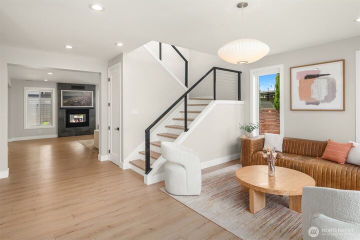 Property Photo:  635  17th Avenue W  WA 98033 