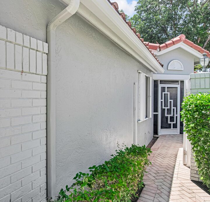 Property Photo:  9822 Harbour Lake Circle  FL 33437 