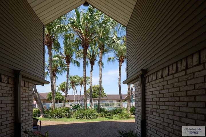 Property Photo:  1500 Palm Valley Dr W 4  TX 78552 