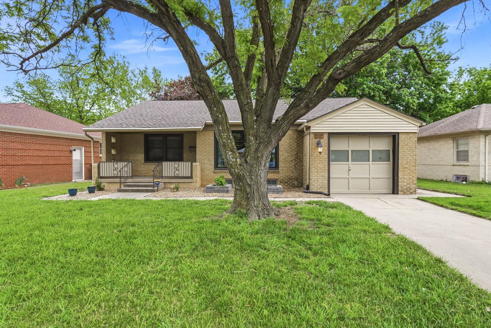 Property Photo:  2717 E Menlo Dr  KS 67211 