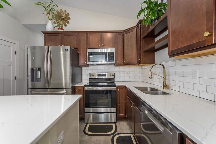 Property Photo:  5304 W 46th St S  KS 67215-5201 