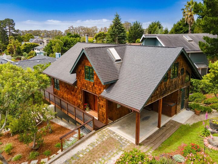 Property Photo:  401 Avenue Del Oro  CA 94018 