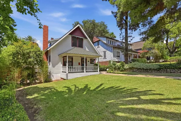 Property Photo: 528 E 6th Ave. CA 92025