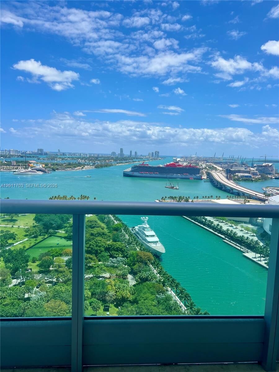 Property Photo:  900 Biscayne Blvd 2904  FL 33132 