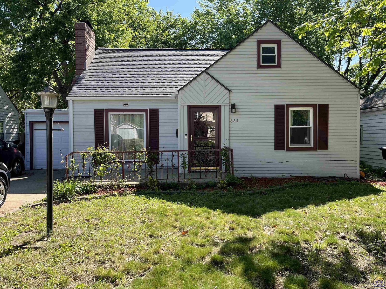 Property Photo:  624 SW Grandview Ave  KS 66606 