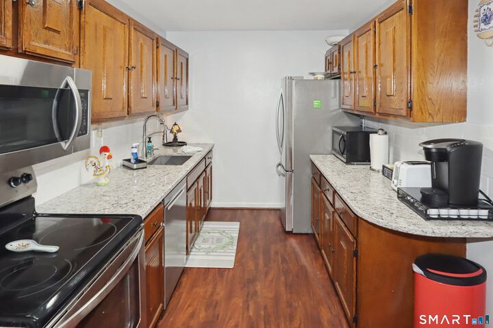 Property Photo:  140 Kane Street B9  CT 06119 