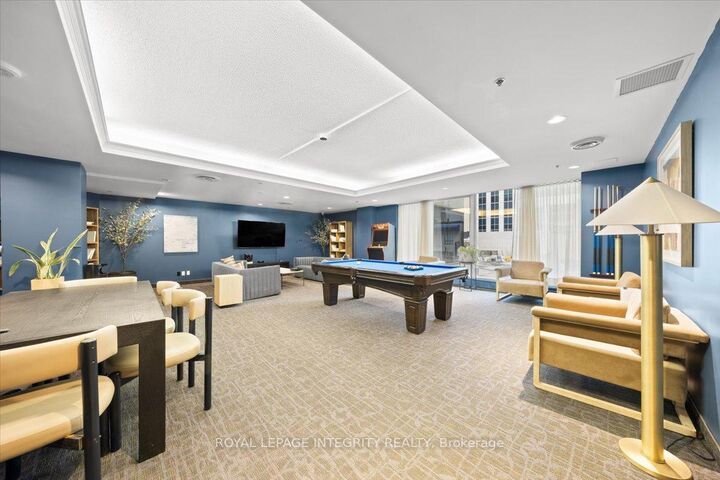Property Photo: 161 Laurier Avenue W 1404 ON K1P 5J2