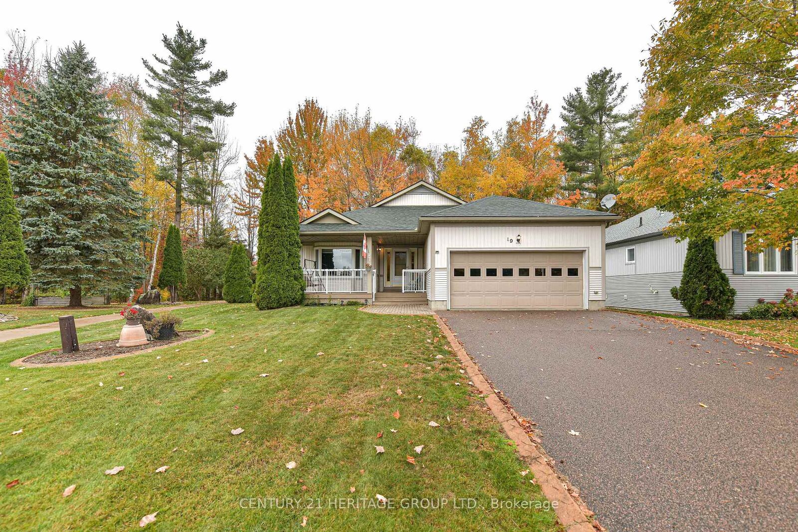 Property Photo: 19 Springwood Crescent ON P1P 1Z1