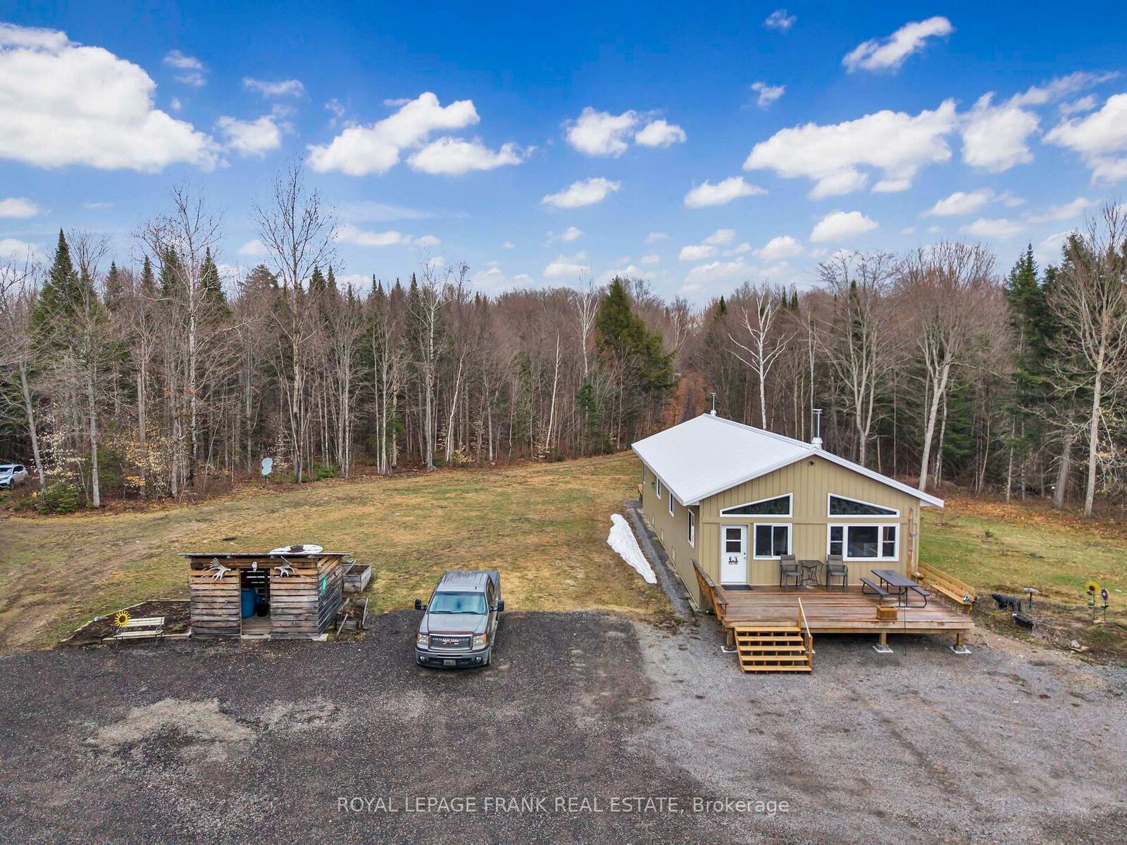 Property Photo: 989 North McKenzie Lake Road ON N0C 1B0