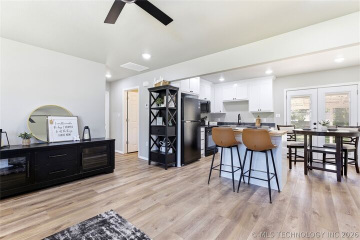 Property Photo:  706 E Redwood Avenue N  OK 74955 