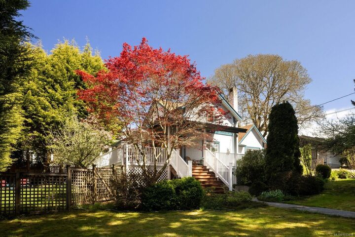 Property Photo:  706 Lindsay St  BC V8Z 3E1 