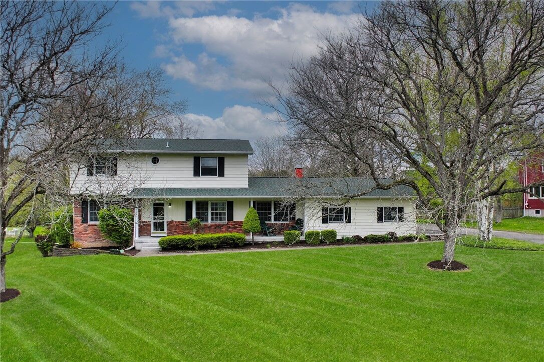 Property Photo:  118 Simsbury Drive  NY 14850 